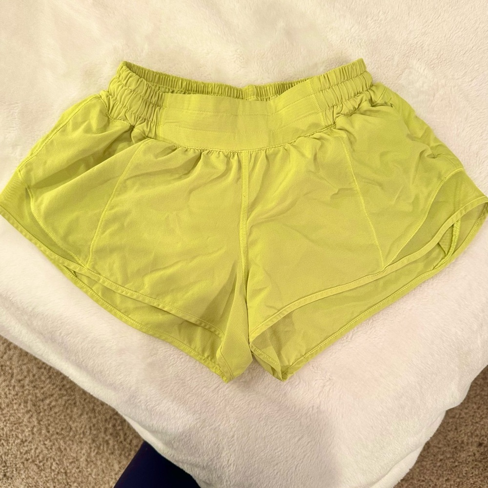 Hotty hot lulu shorts 2.5” sz 6